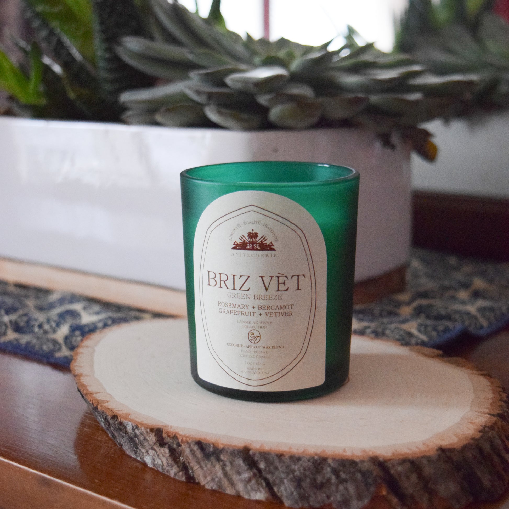 Briz Vet candle with rosemary, bergamot, grapefruit and vetiver by Ayiti Cherie