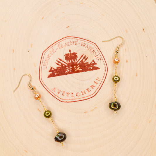 Handcrafted with mixed pearl beads for elegant, refined style by Ayiti Chérie. Haitian-inspired, lifestyle brand